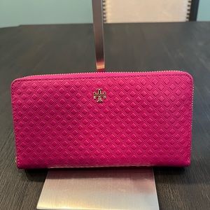 Tory Burch Zip Around Continental Wallet